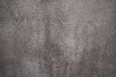 Geçmişe dönük koyu gri beton duvar. Duvar kağıdı ya da grafik tasarımı için eski beton arka plan. Vintage tarzda boş alçı dokusu. Sakin ve basit hissettiren modern iç mekanlar..