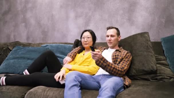 Couple Watches Together While Sitting Couch Living Room Girlfriend Boyfriend — Stock Video