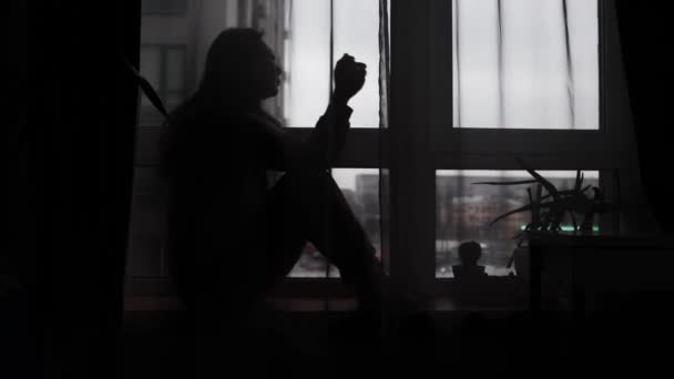 ปสล กของเด กสาวน งอย บนพ นในห องม โรคซ มเศร ความเจ — วีดีโอสต็อก