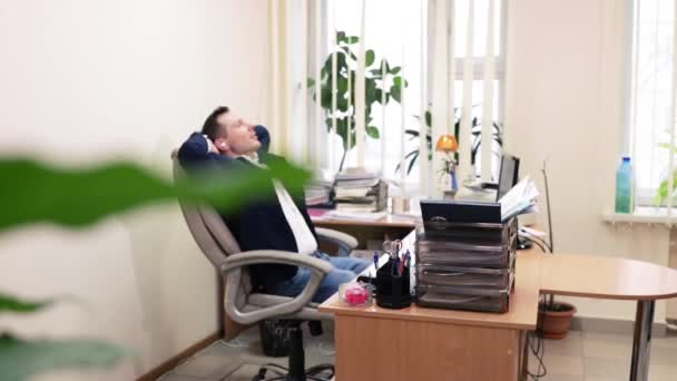 Employee Accomplish Project Preparation Take Break Lean Office Chair Feels — Stock Video
