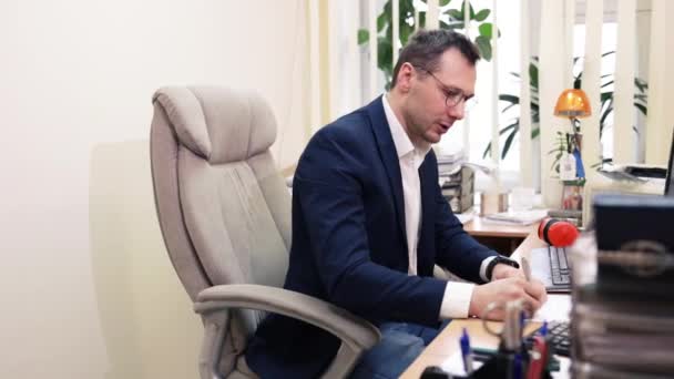 Employee Accomplish Project Preparation Take Break Lean Office Chair Feels — Stock Video