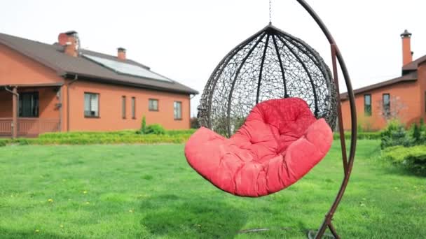 Chaise Confortable Suspendue Osier Blanc Dans Jardin Été Endroit Hygge — Video
