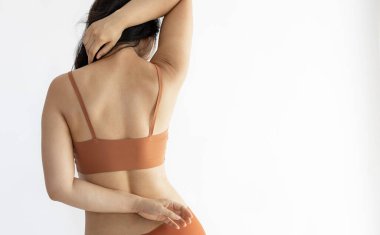 Asyalı kadınlar sutyen takıyor. Kadın vücudu parçası .