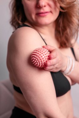 Miyofasyal kısıtlamaların kaldırılması için eller tedavi