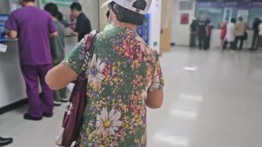 Çin, Hong Kong, 18 Haziran 2025: Bir hastanenin ödeme penceresi