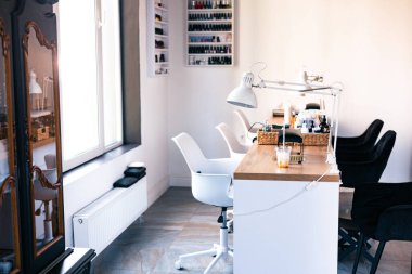 Güzellik salonu, güzellik salonu, hiç kimse..