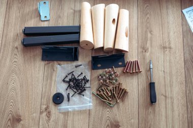 Yatak montajı için mobilya montaj araçları ve talimatlar