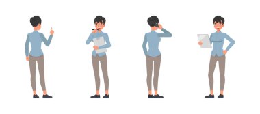 İş kadını çeşitli aksiyon karakteri tasarım setinde çalışıyor ve sunum yapıyor. Kadın mavi gömlek giyiyor..