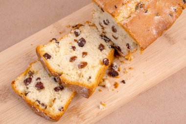 Kuru üzümlü kek? kesme tahtası