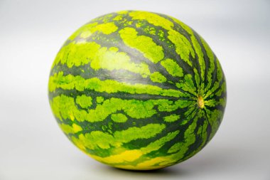 Gri arkaplanda karpuz