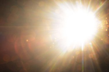 Siyahta soyut Doğal Güneş parlaması.