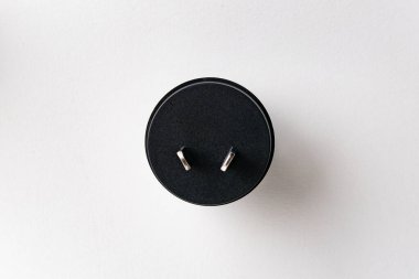 İngilizce tip I soketi için beyaz arkaplanda izole edilmiş adaptör