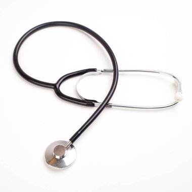 Stetoskop beyaz, üstten görünüyor. Tıbbi araç.