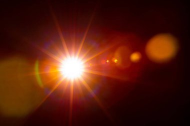 Siyah arkaplanda güneş parlıyor