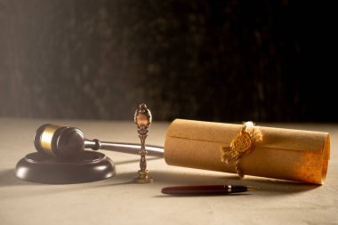 Gavel Noter 'in kamusal kalem ve damgası vasiyetnamede ve son arzusunda. Noter kamu araçları