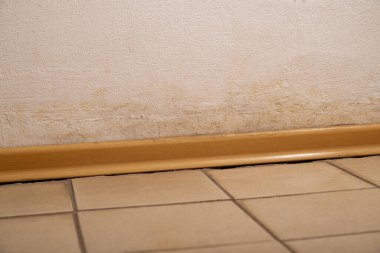 Yağmur suyu ya da zemin ısıtma sistemlerini su basması, hasara neden olması, boya ve küf soyulması