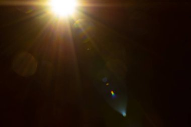 Siyah arkaplanda bulanık bir görüntü var.