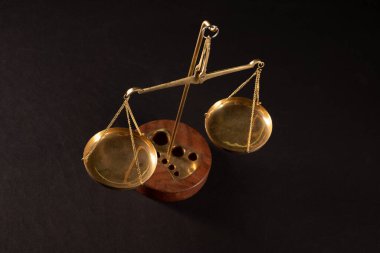 Masada eski hukuk terazileri var. Adaletin sembolü..