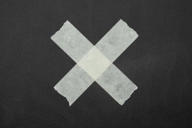Cross, yapıştırıcı bandı kapat.