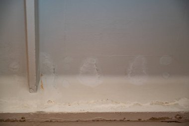 Su baskını, hasar, boya ve küf..