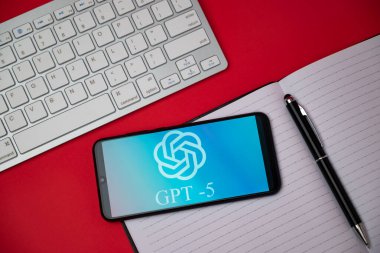 Kyoto Şehri, Japonya - 05 Mayıs 2023: Chat GPT 'nin logosu - 5 OpenAI LLLC akıllı telefon ekranında görünür
