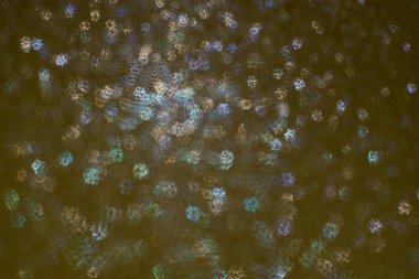 Noel arkaplanı. Bokeh odaklı ışıklar ve yıldızlarla şenlikli soyut arkaplan.