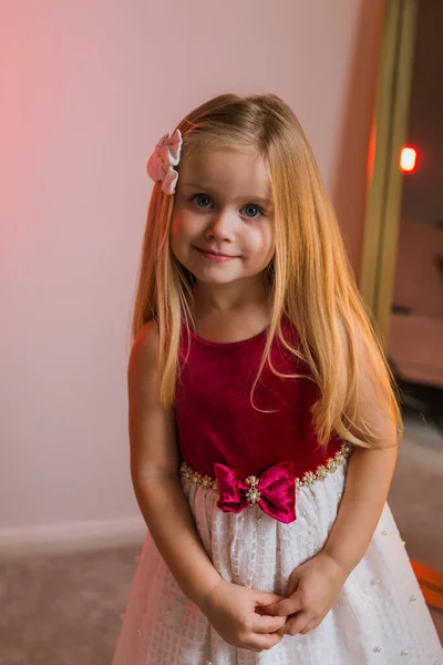 Стильна Щаслива Дівчинка Красива Дівчинка Портрет Маленької Дівчинки Дитяче Обличчя — стокове фото