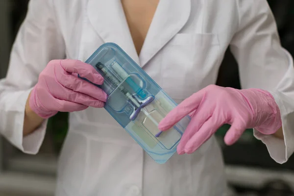 Spuit Medische Injectie Hand Palm Vingers Apparatuur Voor Plastische Vaccinatie — Stockfoto