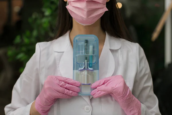 Fecskendő Orvosi Injekció Kézben Tenyér Vagy Ujjak Gyógyszer Műanyag Védőoltóberendezés — Stock Fotó