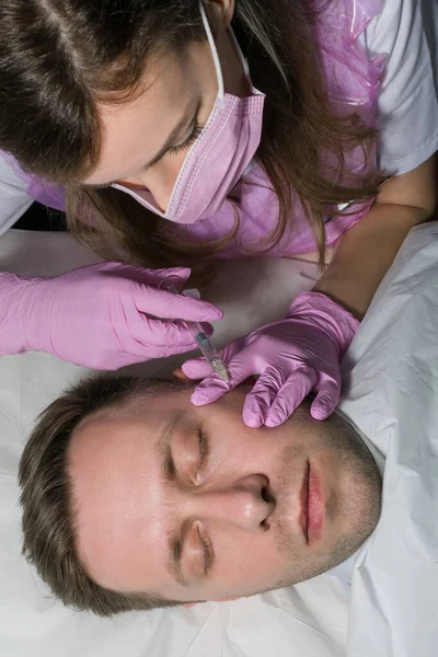 Anonymous Female Beautician Giving Male Patient Botox Injection Forehead Aging — Stock Photo, Image