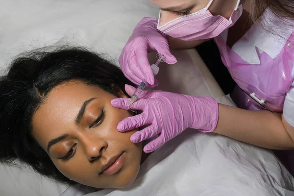 Smiling Black Woman Attending Beautician Having Aging Injection Eye Zone — Stock Photo, Image