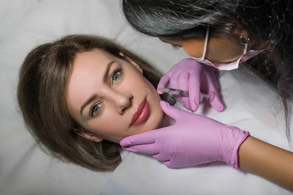 Attractive Young Woman Getting Rejuvenating Facial Injections She Sitting Calmly — Stock Photo, Image