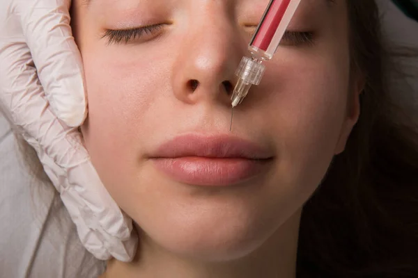 Close Hands Cosmetologist Making Botox Injection Female Lips She Holding — Stock Photo, Image