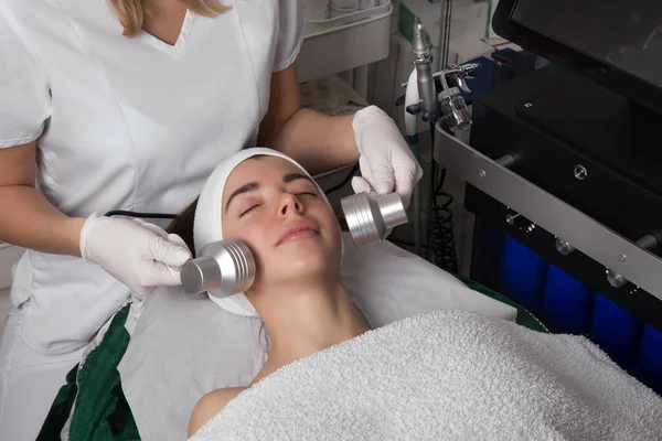 Led Light Therapy Chromotherapy Procedure Hydrafacial Device Woman Doing Led — Stock Photo, Image