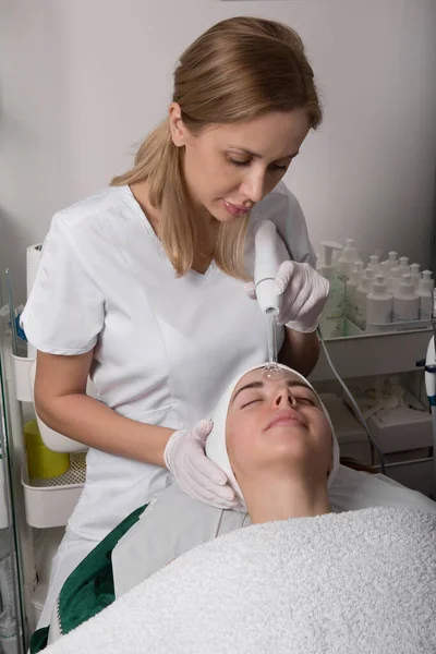 Terapia Darsonval Clínica Cosmetologia Foto Alta Qualidade — Fotografia de Stock
