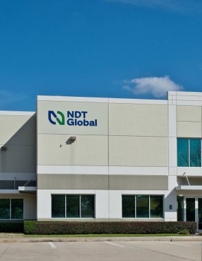 Houston, Teksas ABD 02-19-2023: NDT Global ofis binası Houston, TX. Dünya çapında konumları olan boru hattı teftiş şirketi.