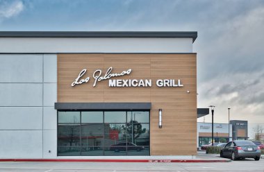 Houston, Teksas Amerika Birleşik Devletleri 02-26-2023: Las Palomas Meksika Izgara dış Houston, TX bir alışveriş merkezinde. Yerel Tex-Mex Restoranı.