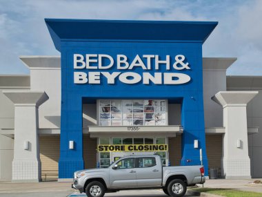 Houston, Teksas ABD 07-04-2023: Bed Bath and Beyond mağaza önü Houston, TX. Kısa bir süre önce iflas başvurusunda bulunan büyük mağaza zinciri..