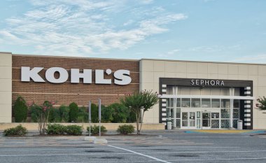 Houston, Teksas ABD 07-04-2023: Kohl, Houston, TX 'teki Sephora mağazasının dış tarafında. 1958 'de kurulan büyük ABD Perakende zinciri.