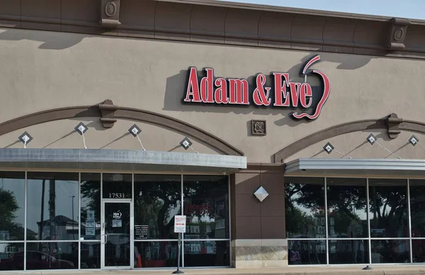 Houston, Teksas ABD 07-04-2023: Adem ve Havva iş dünyası Houston, TX 'in dış cephesi. Erotik giysiler ve seks oyuncakları satan yerel bir yetişkin mağazası.