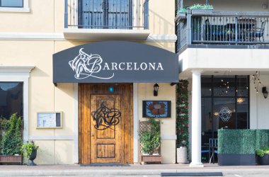 Houston, Teksas ABD 07-30-2023: Barcelona Restoran ve Lounge mağazası Vintage Park Alışveriş Köyü, Houston TX. 2014 'te kurulan iyi bir yemek şirketi..
