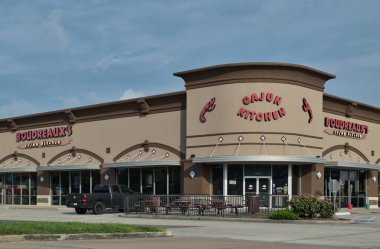 Houston, Teksas ABD 07-04-2023: Boudreaux 'nun Cajun Kitchen mağazasının dış cephesi, Houston, TX. Amerikan Güney tarzı restoran zinciri 1996 'da kuruldu..