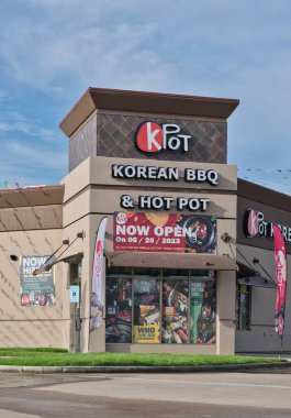 Houston, Teksas ABD 07-04-2023: KPOT Kore BBBQ ve Hot Pot mağaza önü Houston, TX. Ulusal Kore mutfağı restoran zinciri.