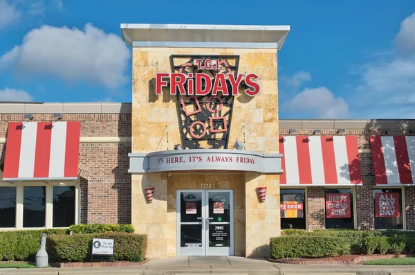 stock image Houston, Texas USA 09-24-2023: TGI Friday's restaurant storefront exterior in Houston, TX. American casual dining franchise founded in 1965.