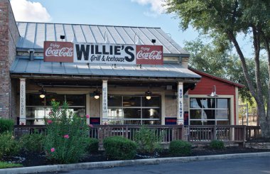 Houston, Teksas ABD 09-24-2023: Willie 's Grill ve Icehouse mağazasının dış cephesi, Houston, TX. Teksaslıların yemeklerini servis eden sıradan bir restoran. 1993.