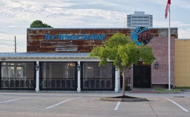 Houston, Teksas ABD 07-04-2023: BB 'nin Houston, TX' teki Tex-Orleans restoranı. Geleneksel Güney Louisiana usulü yemek pişirme lokantası. 2007 'de.