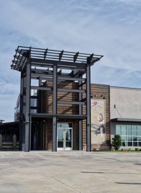 Houston, Teksas ABD 04-07-2024: Bombalar restoran barı mağaza önü dış ticaret şirketi.