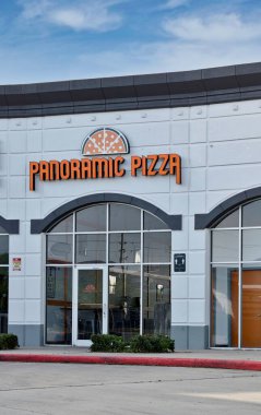 Houston, Teksas ABD 04-07-2024: Panoramik Pizza iş dünyası mağaza vitrini dış şirket.