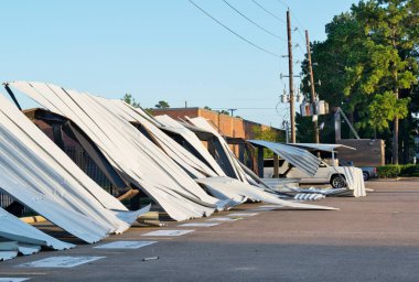 Houston, Teksas ABD 07-17-2024: Havalimanları Beryl Kasırgası 'na hasar verdi.