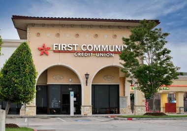 Houston, Teksas ABD 06-16-2024: First Community Credit Union iş dünyası finans kurumu.